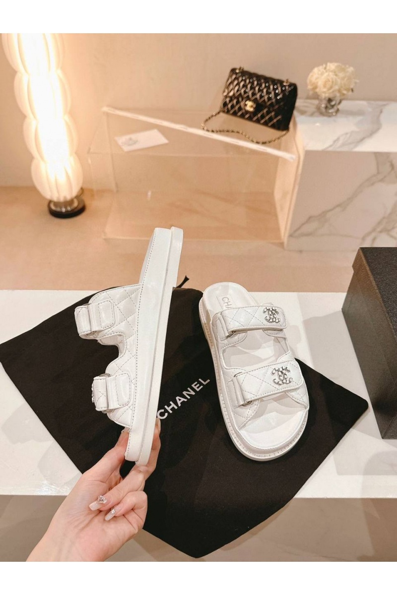 Chаnеl Женские кожаные сандалии Premium белого цвета
