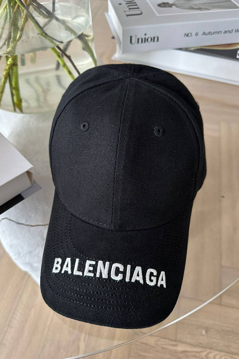 Balenciaga Чёрная бейсболка logo-embroidered 