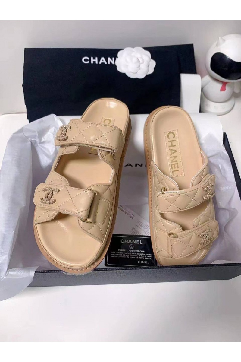 Chаnеl Женские кожаные сандалии  Premium бежевого цвета
