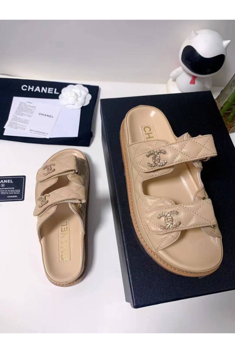 Chаnеl Женские кожаные сандалии  Premium бежевого цвета