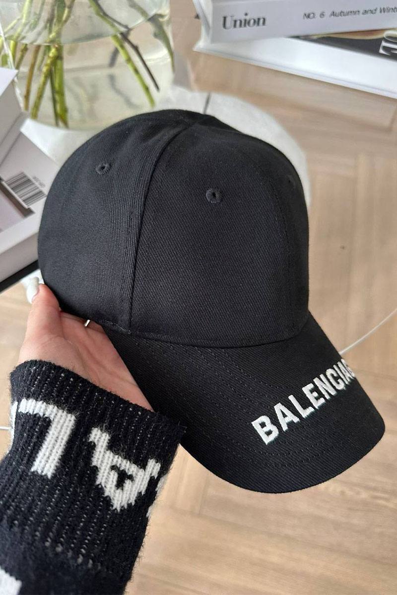 Balenciaga Чёрная бейсболка logo-embroidered 