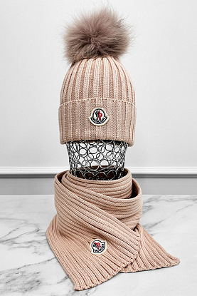 Комплект из шапки и шарфа персикого цвета logo-patch
