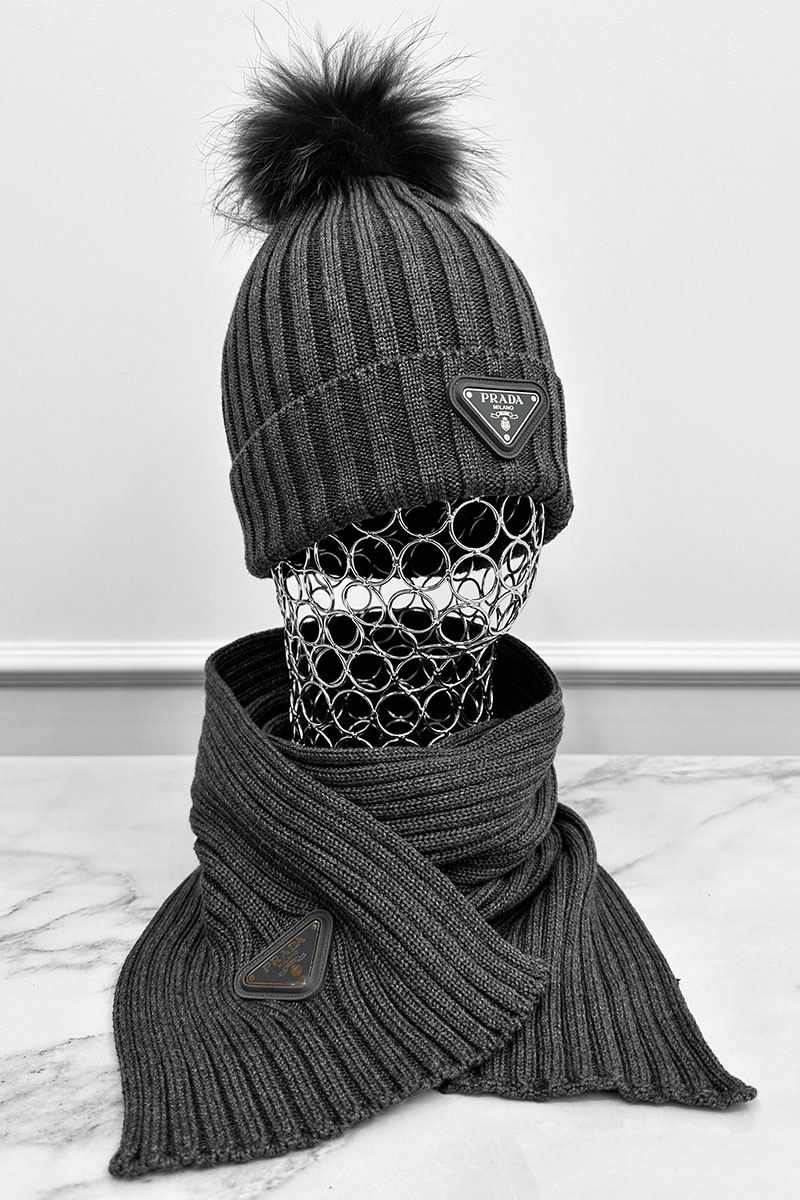 Prada Комплект из шапки и шарфа серого цвета 