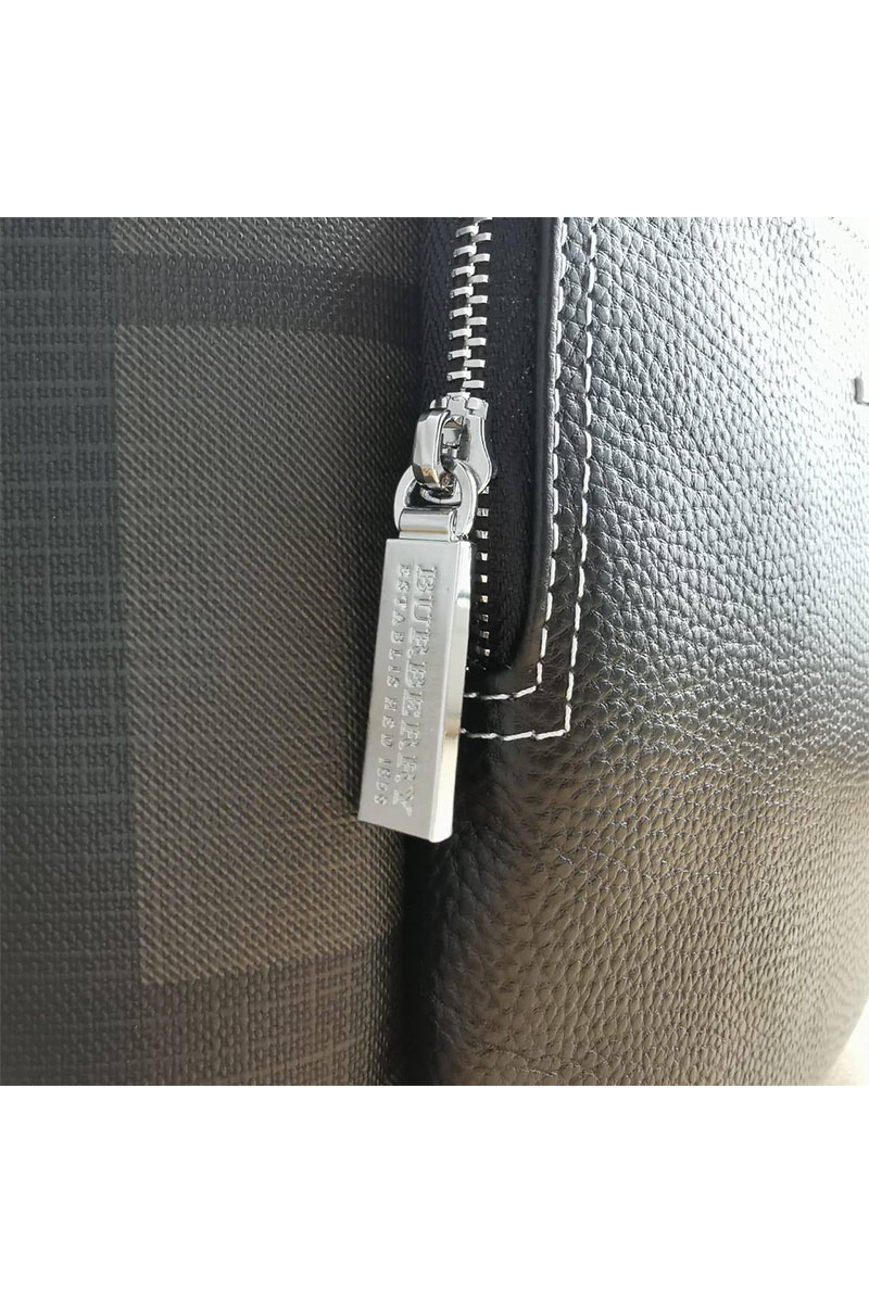 Burberry Кожаный чёрный рюкзак 40x30 см