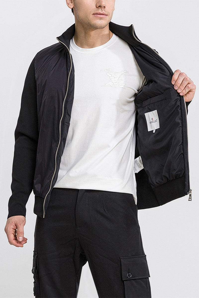 Moncler Мужская куртка чёрного цвета logo-patch