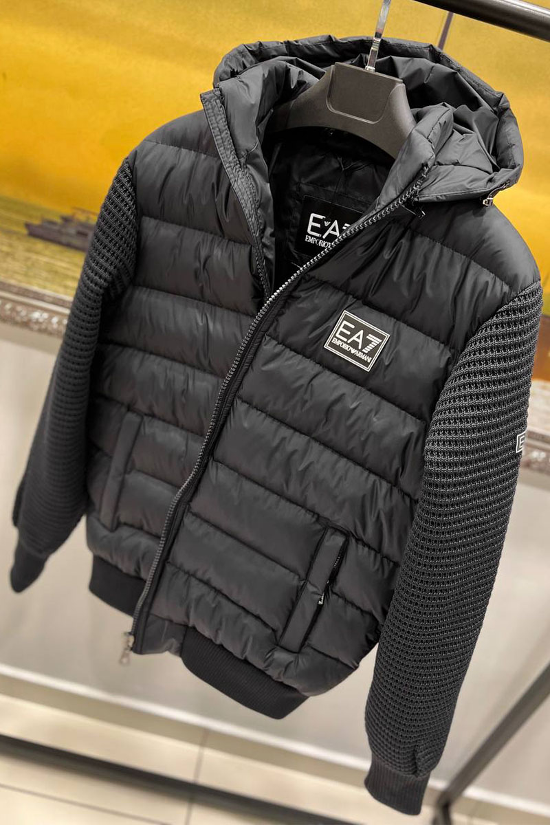 Emporio Armani EA7 Чёрная куртка с вязанными рукавами