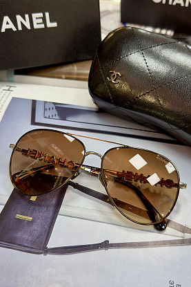 Солнцезащитные очки авиаторы с коричневыми стеклами в серебряной оправе