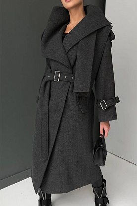Женское серое пальто с ремешком 