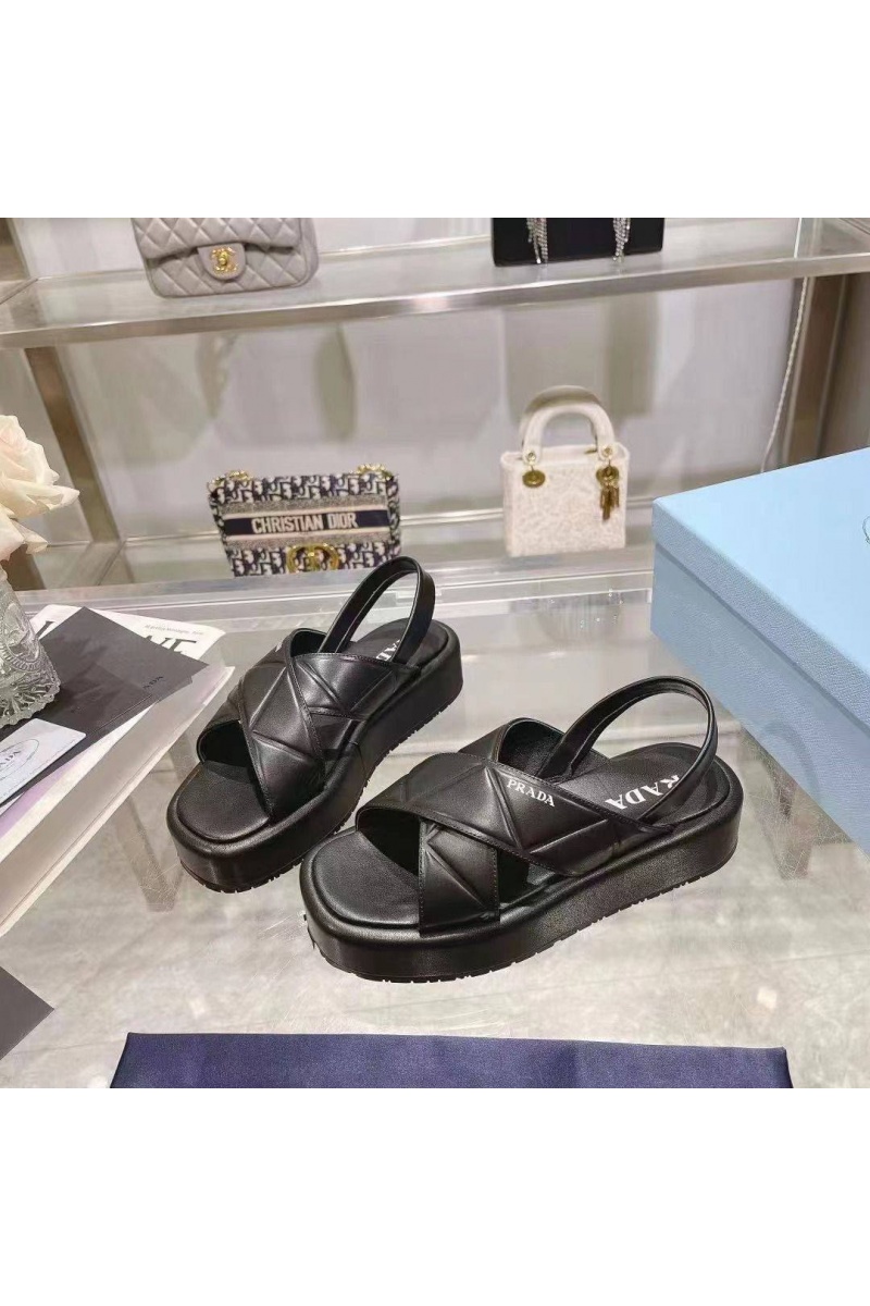 Prada Женские сандалии на платформе чёрного цвета