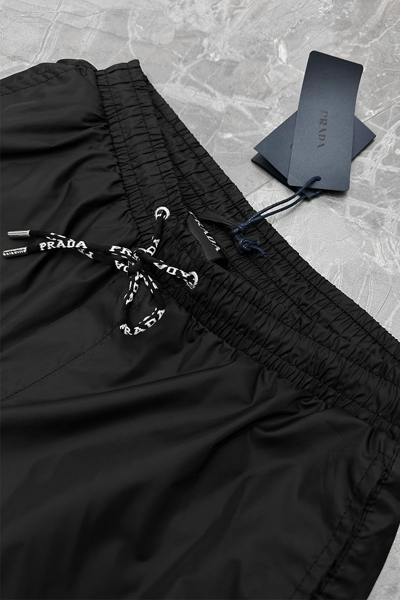 Prada Чёрные шорты logo-embroidered