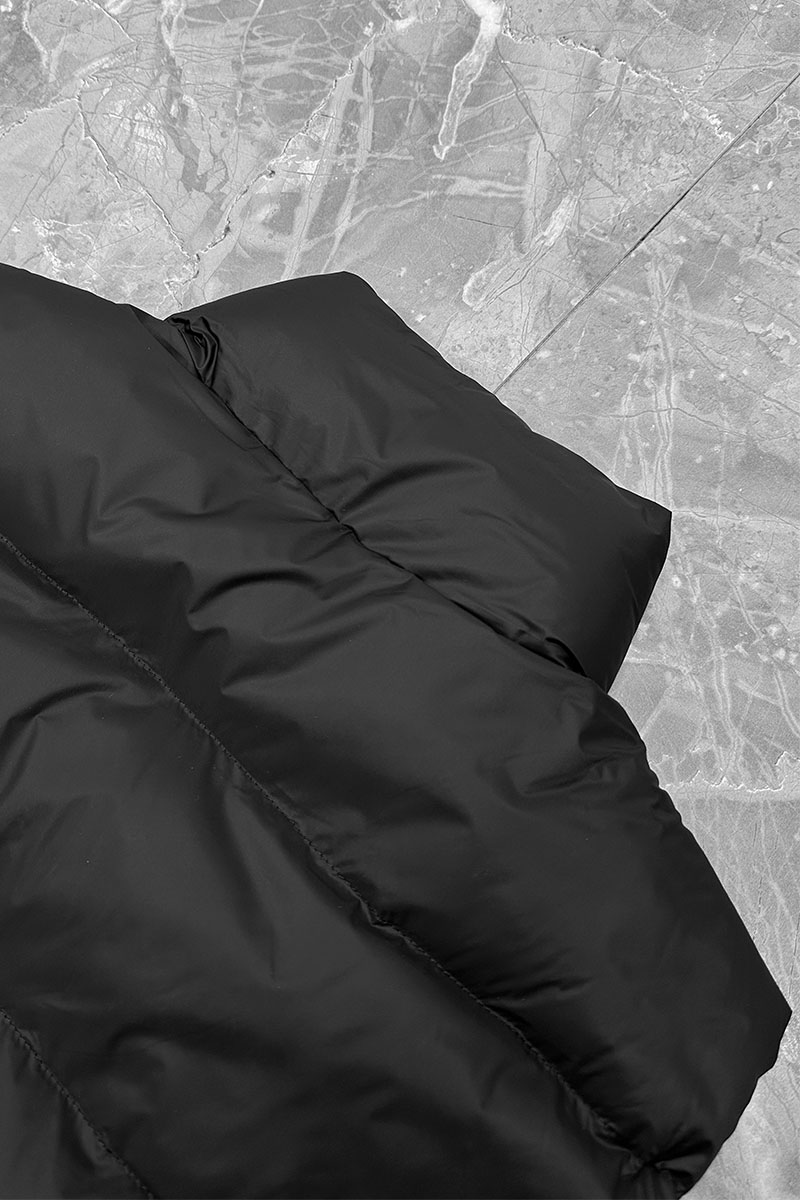 Moncler Мужской жилет чёрного цвета logo-patch 