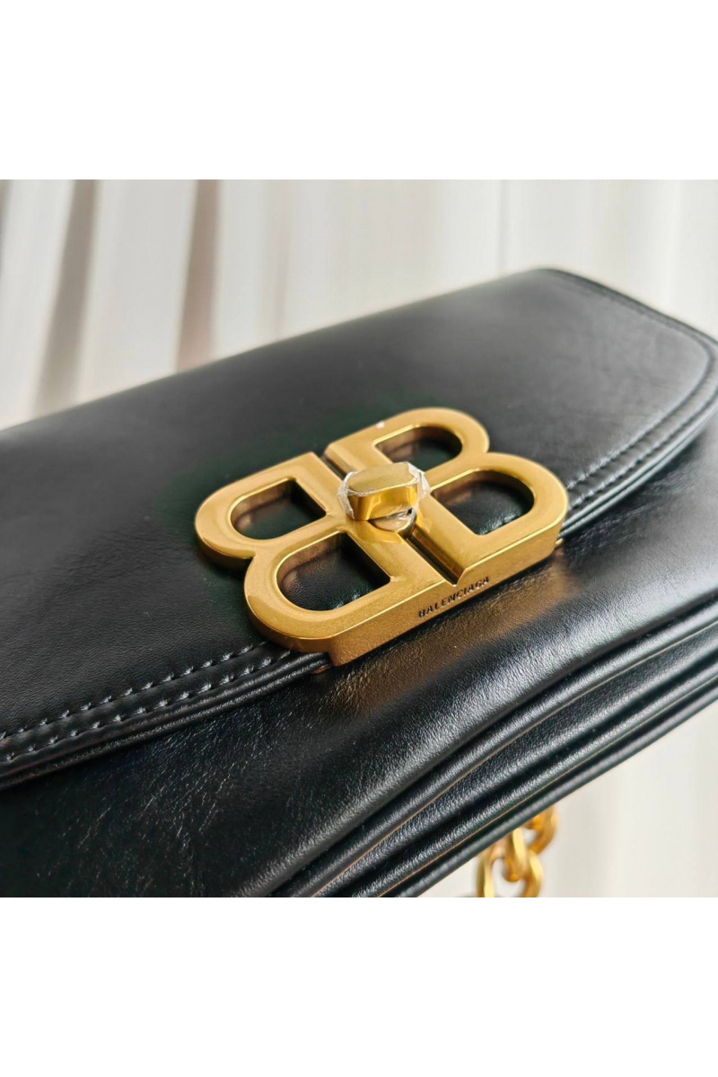 Balenciaga Кожаная сумка Bb Soft Flap 23x12 см - Black / Gold