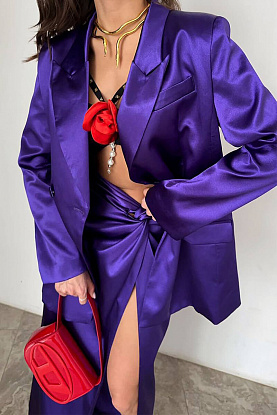 Женский костюм фиолетового цвета 