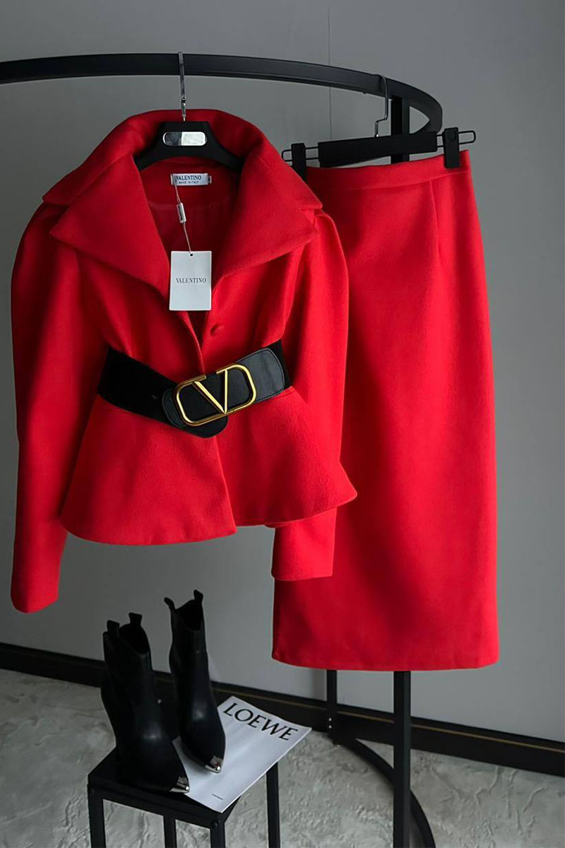 Valentino Женский костюм красного цвета 