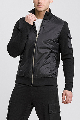 Мужская куртка чёрного цвета logo-patch