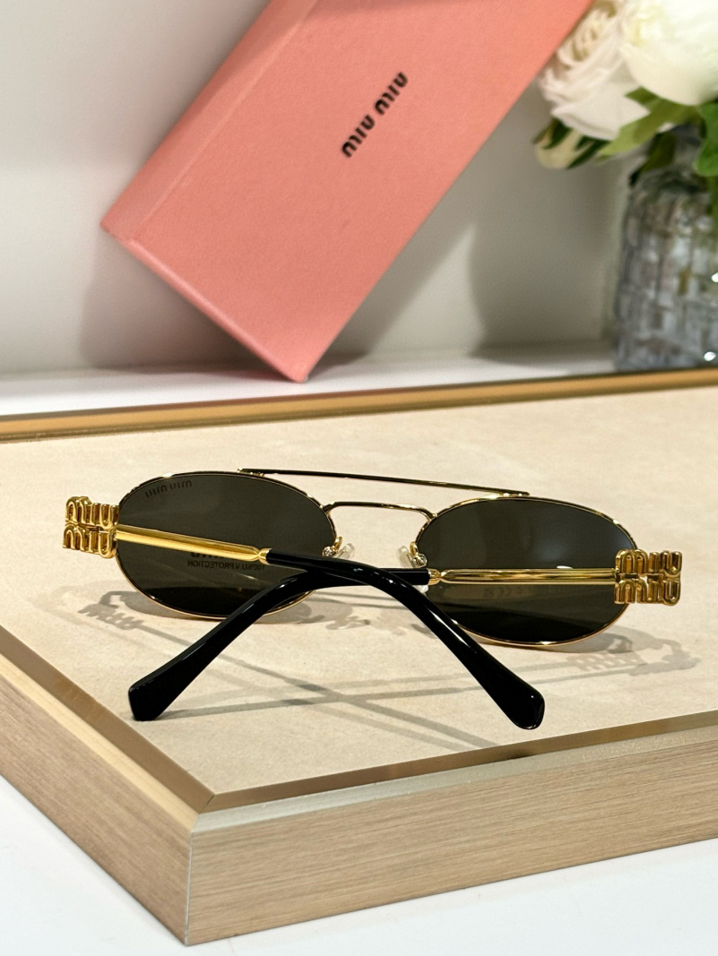MIU MIU Женские солнцезащитные очки  Oval