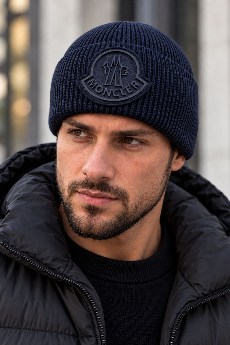 Moncler Мужская шапка тёмно-синего цвета logo-patch