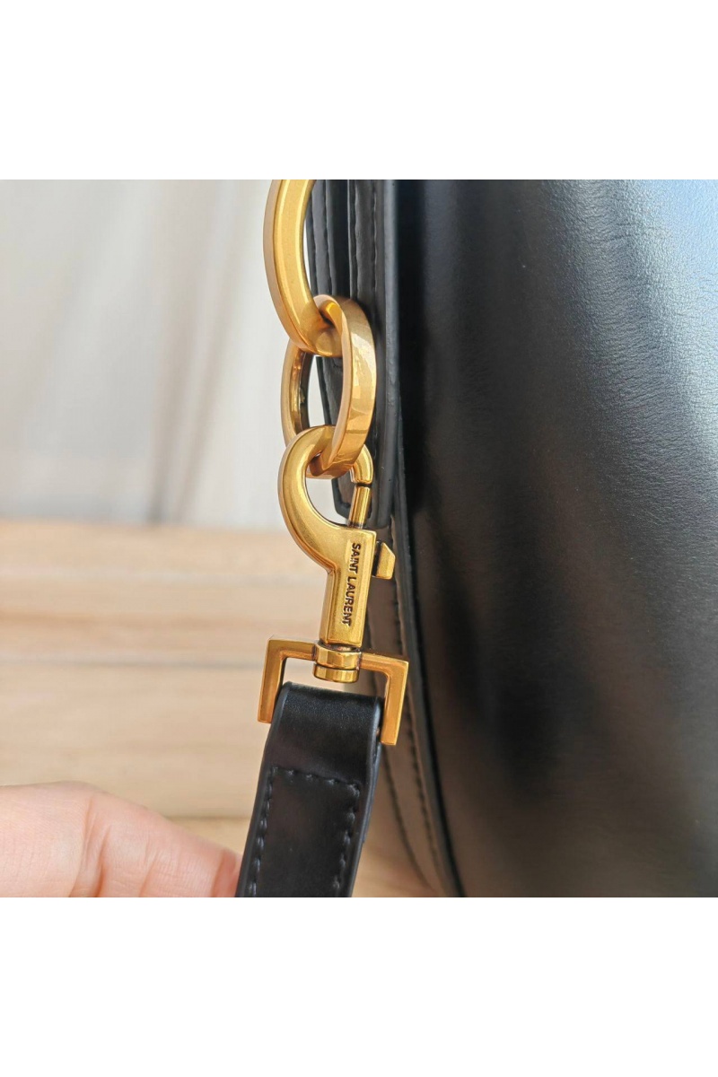 Yves Saint Laurent Кожаная сумка Le 37 bucket bag 20x25 см