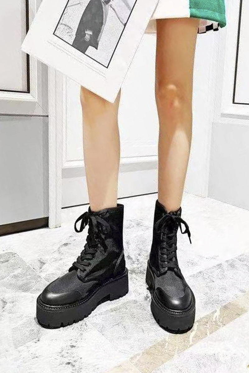 Celine Женские кожаные ботинки чёрного цвета