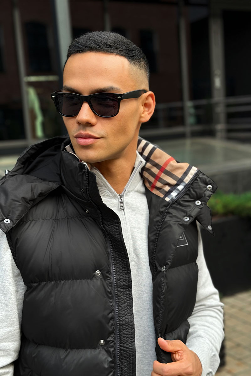 Burberry Чёрный жилет London England logo-patch