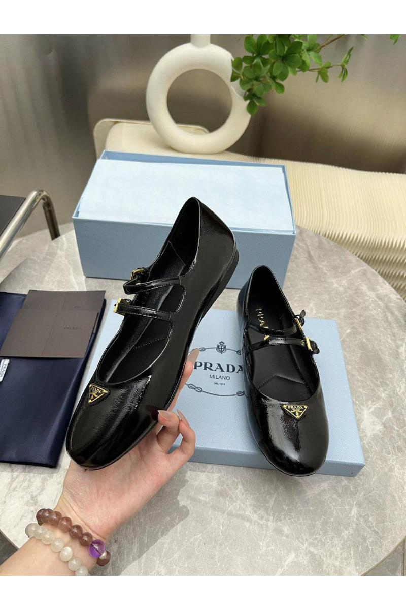 Prada Женские кожаные балетки Naplak чёрного цвета