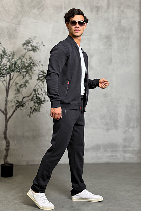 Спортивный костюм серого цвета