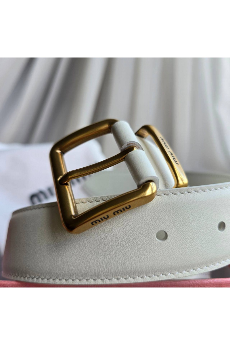 MIU MIU Кожаный ремень белого цвета - длина 80 / 85 см