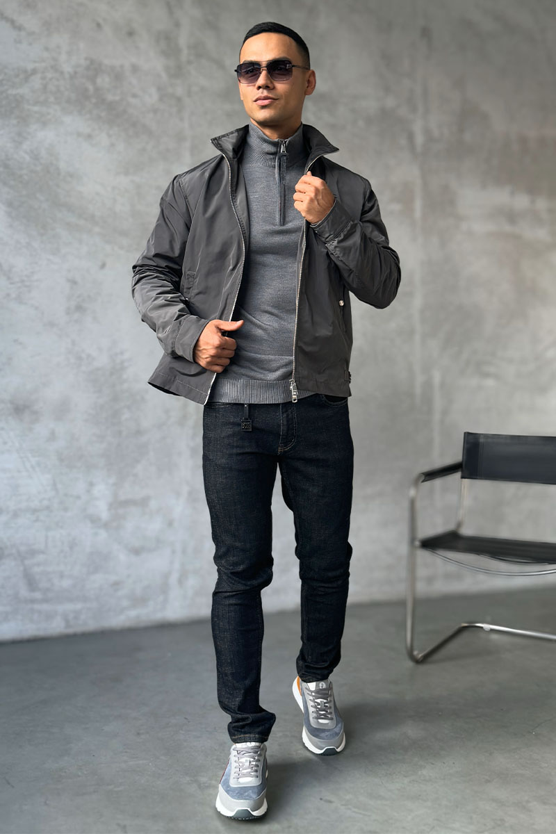 Burberry Мужская ветровка серого цвета 