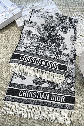 Шарф Toile de Jouy Sauvage premium 140x140 см