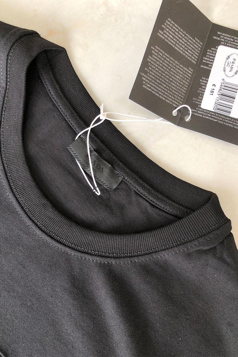 Prada Чёрная мужская футболка embossed logo
