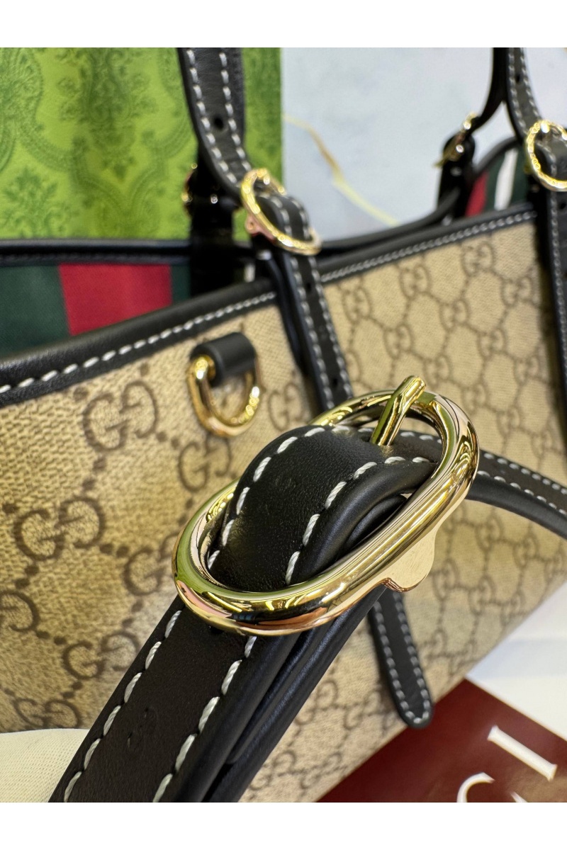 Gucci Кожаная сумка GG Emblem premium 30x19x11 см