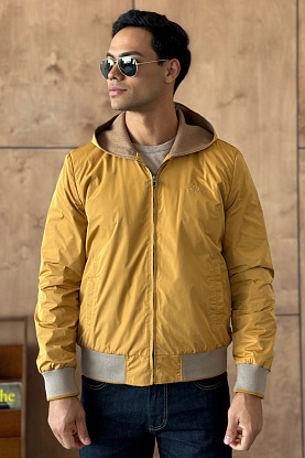 Мужская ветровка бежевого цвета