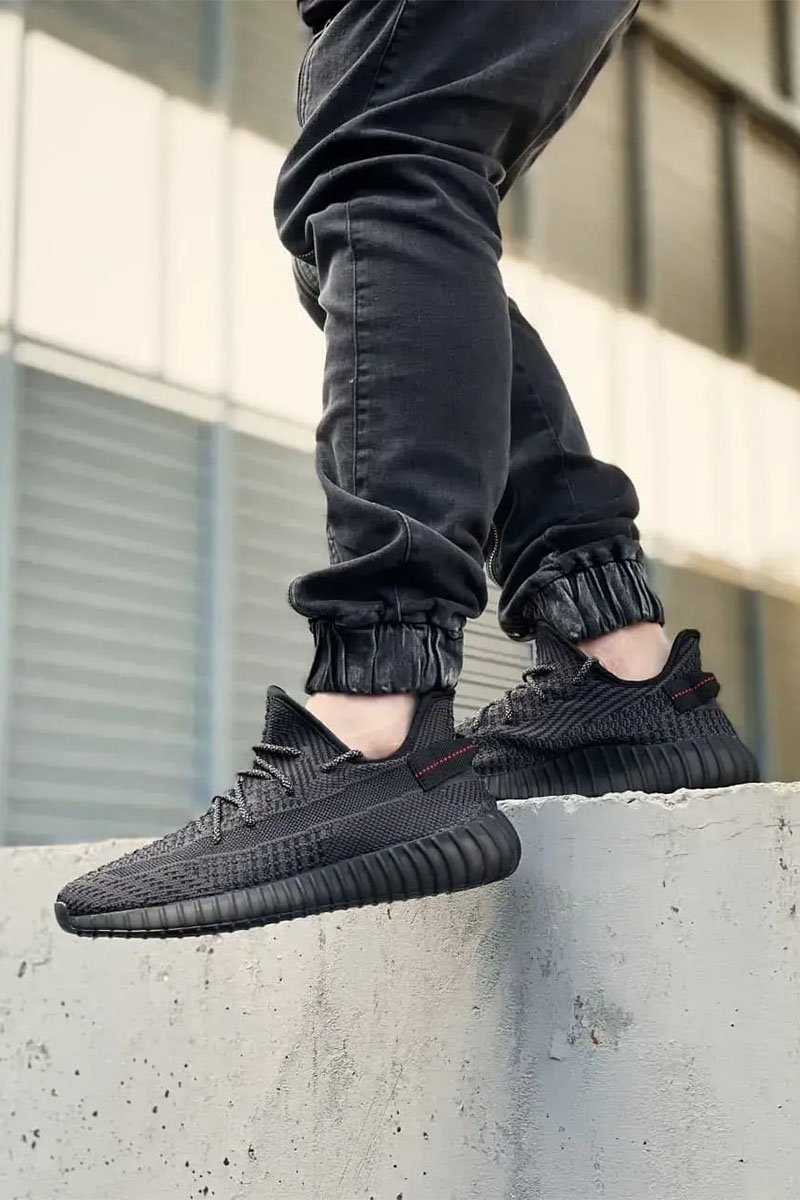 Adidas Кроссовки Yeezy Boost 350 v2 Black "Reflective laces"