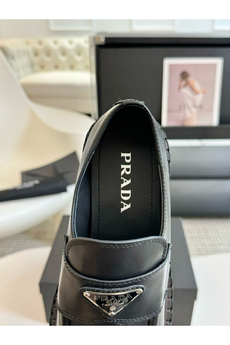 Prada Женские лоферы чёрного цвета Monolith premium