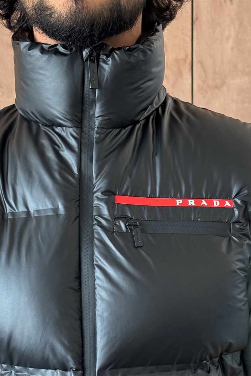 Prada Мужской жилет чёрного цвета