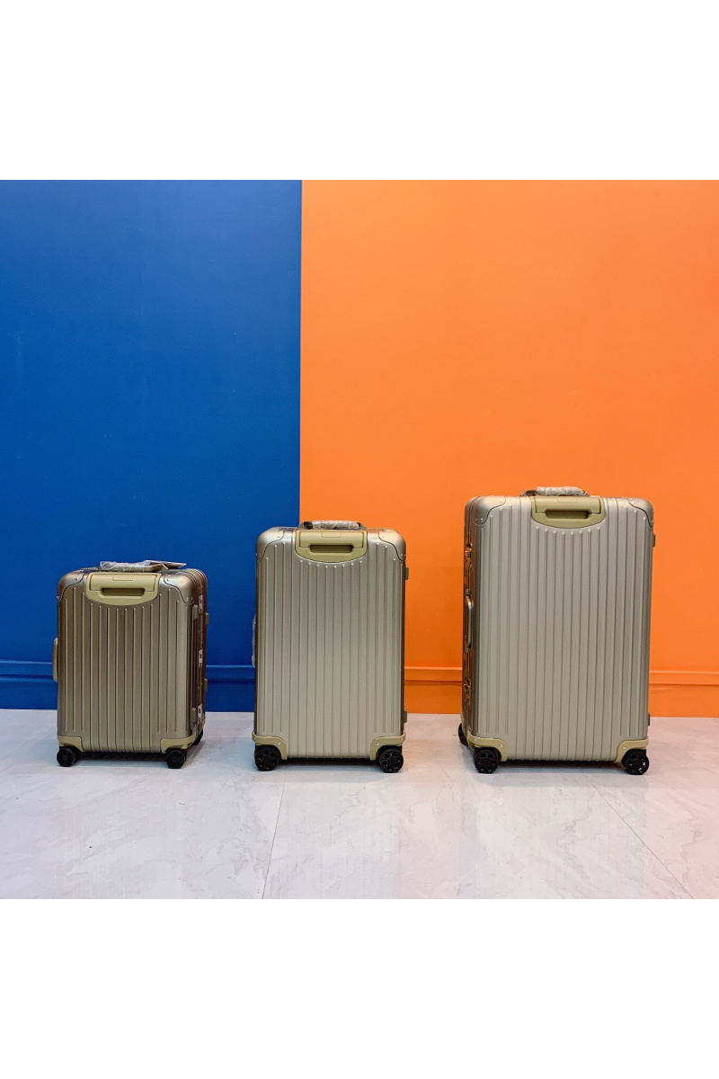 Rimowa Чемодан Aluminum M Premium 66x43x27 см