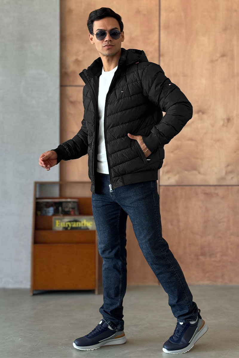 Tommy Hilfiger Куртка чёрного цвета logo-patch