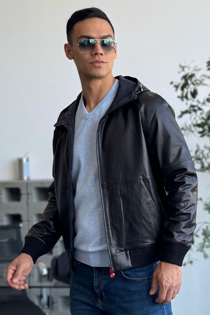 Kiton Кожаная куртка чёрного цвета Premium