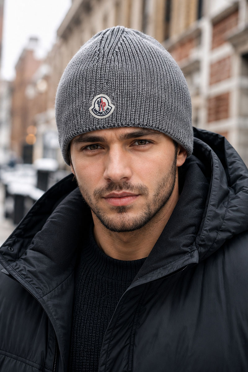 Moncler Мужская брендовая шапка серого цвета