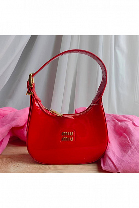 Женская лакированная сумка-хобо Vernice 21x16 см - Red