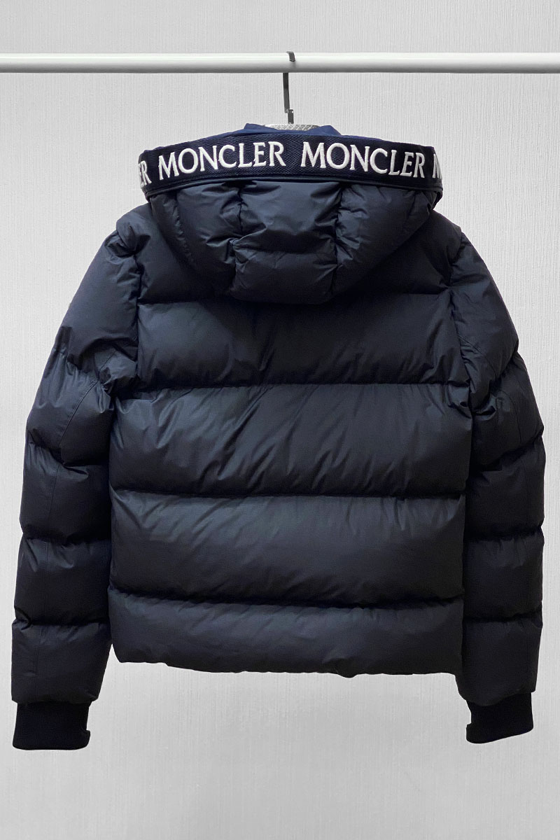 Moncler Утеплённый брендовый пуховик тёмно-синего цвета