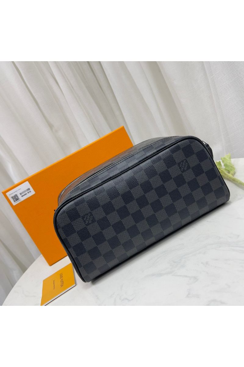 Lоuis Vuittоn Кожаный несессер Dopp Kit Premium 28x15x16.5 см