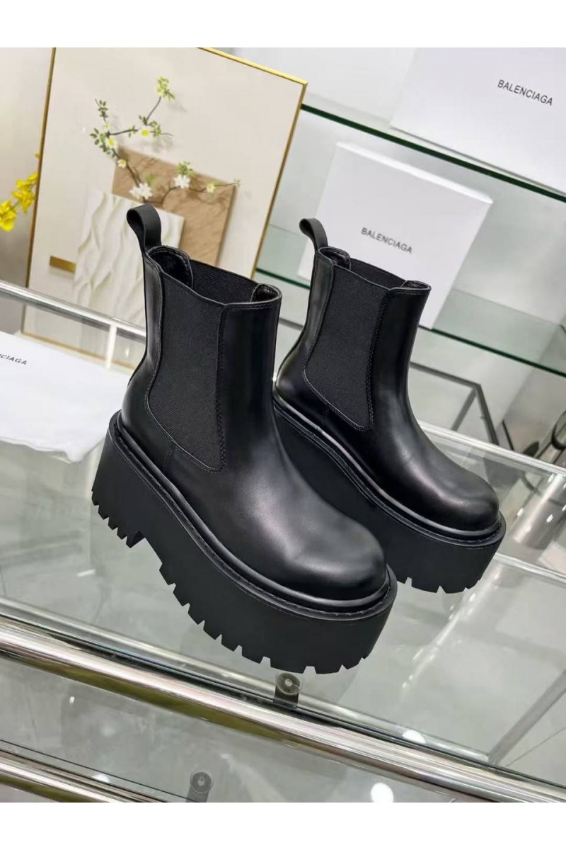Balenciaga Женские кожаные сапоги чёрного цвета
