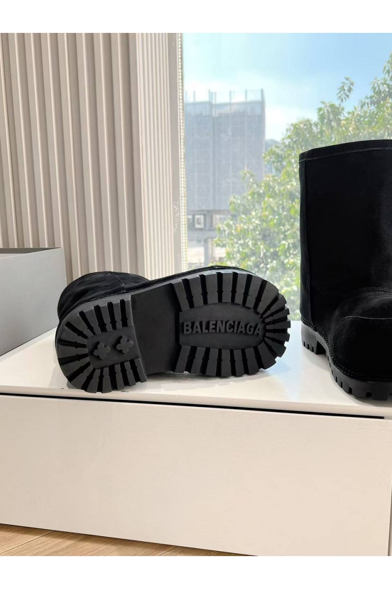Balenciaga Женские ботинки  Premium Alaska Fur Low Boot  - Black