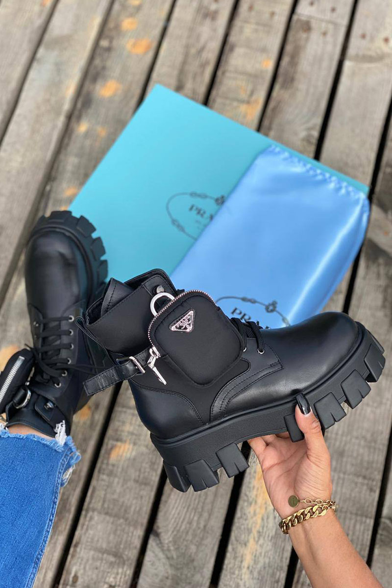 Prada Кожаные женские ботинки чёрного цвета