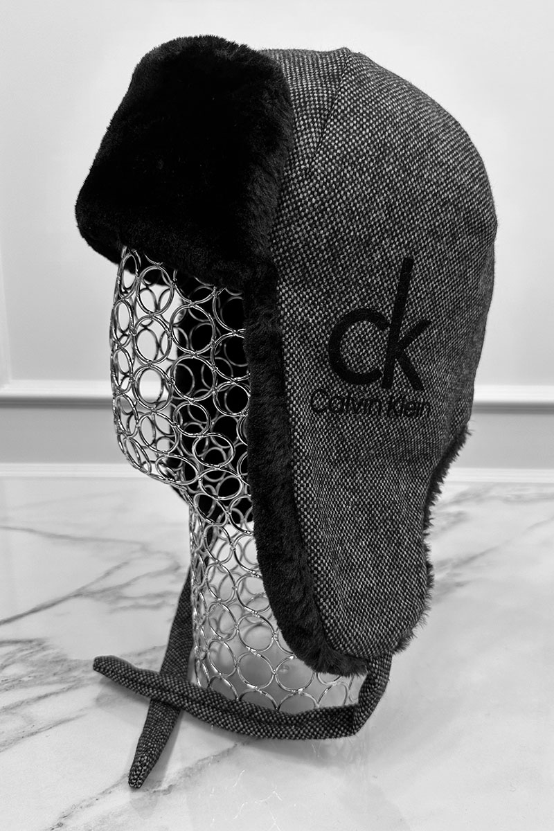 Calvin Klein Шапка-ушанка серого цвета 
