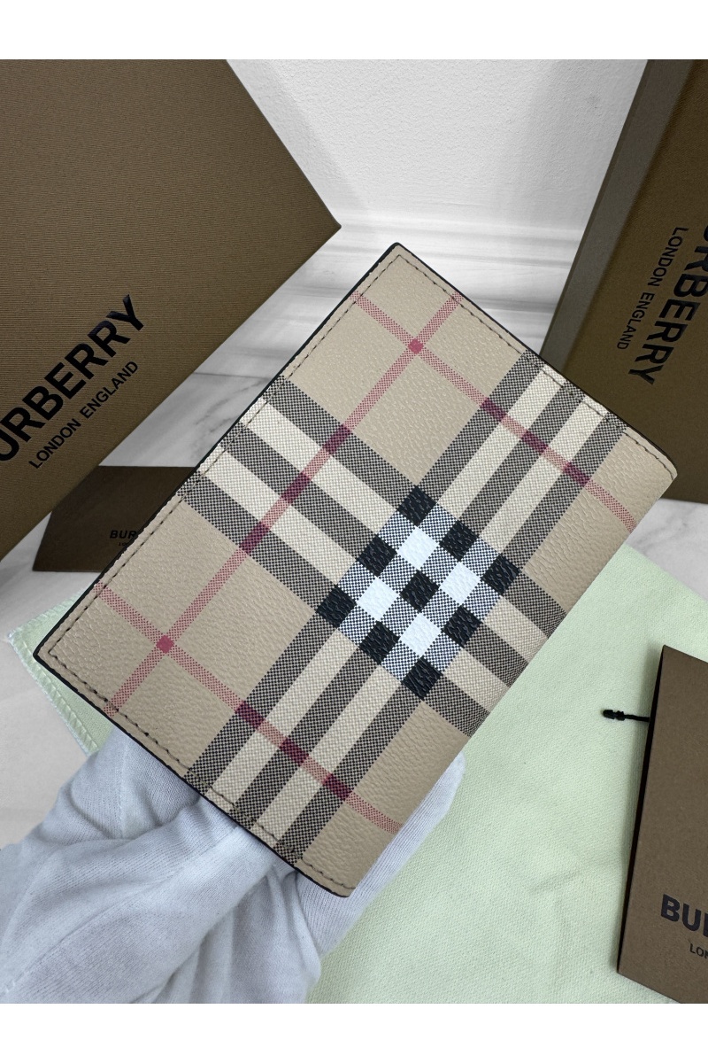 Burberry Кожаная обложка для паспорта Check Premium 14x10x2 см