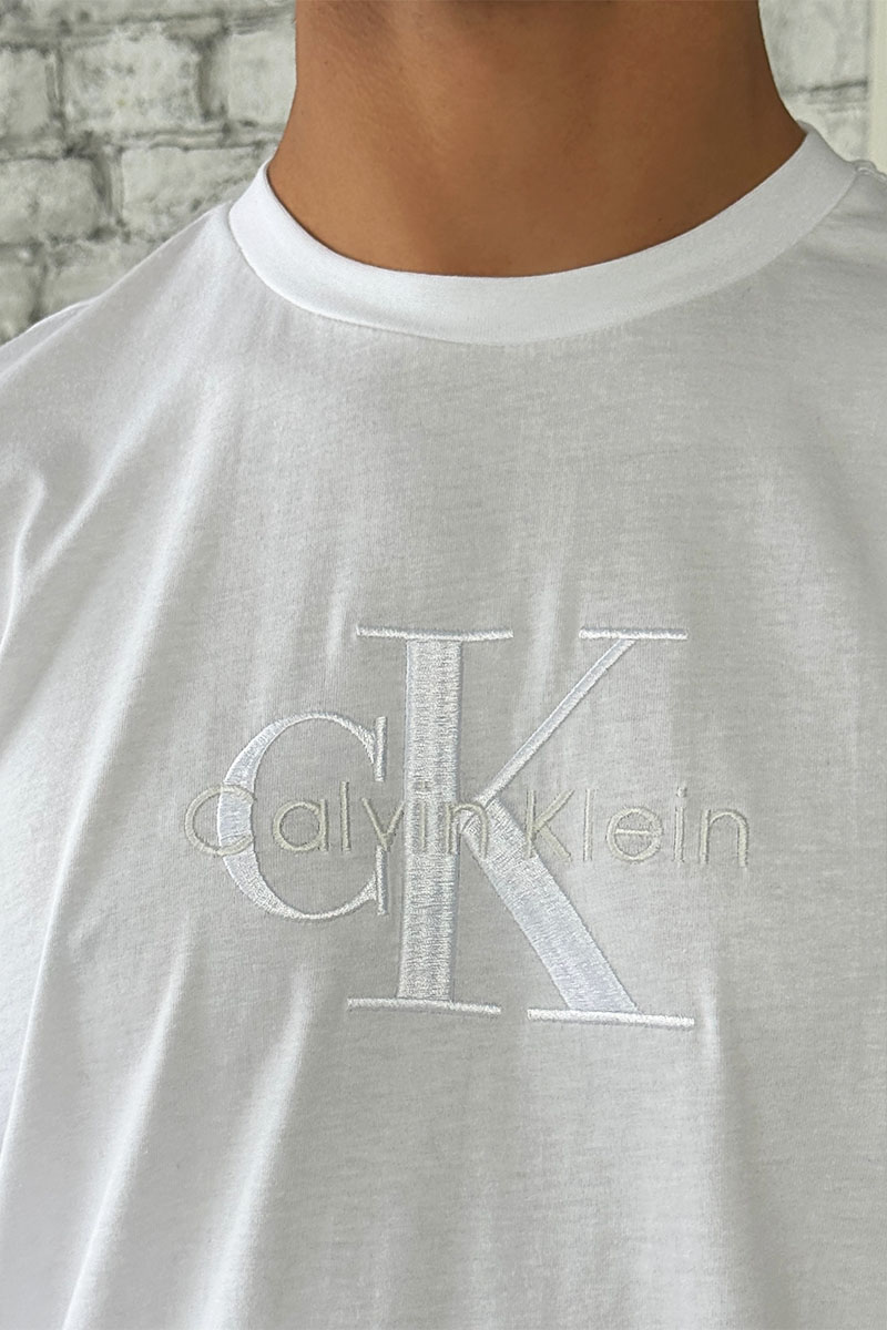 Calvin Klein Футболка белого цвета embroidered-logo