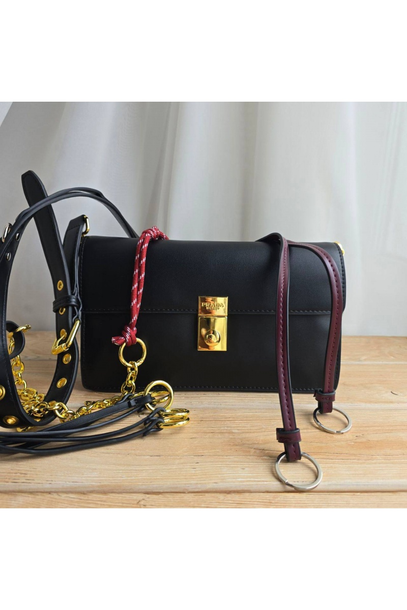 Prada Кожаная сумка Small Soft Sound 23x14 см