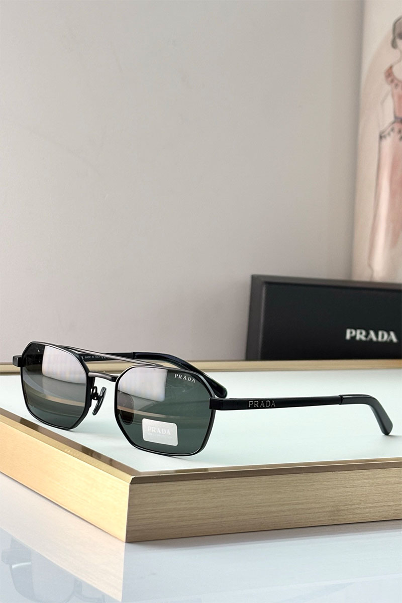 Prada Солнцезащитные очки 